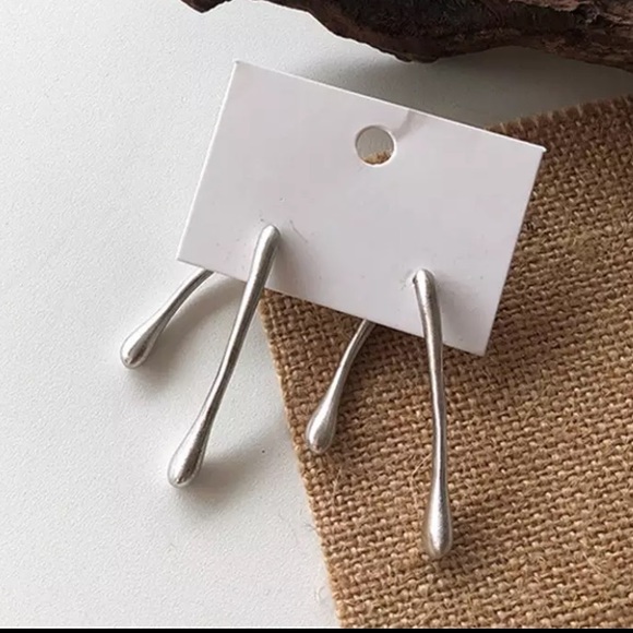 Jewelry - Silver plated Earrings